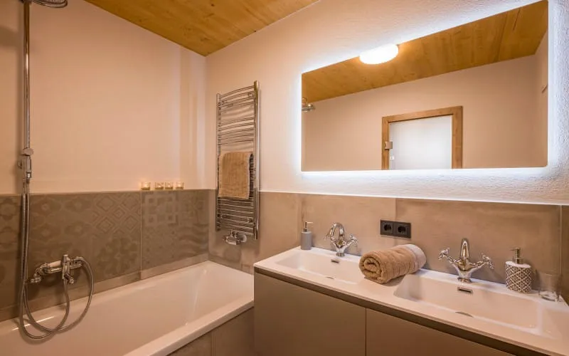 natzenhof_st_johann_chalet_bergblick_badezimmer_2.jpg